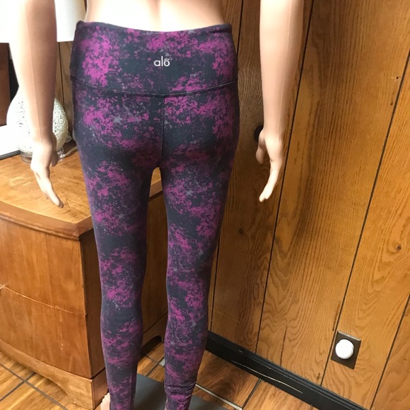 ALO Yoga Pants - ALO YOGA-Leggings- Various Colors-Size None measurements In the Photos